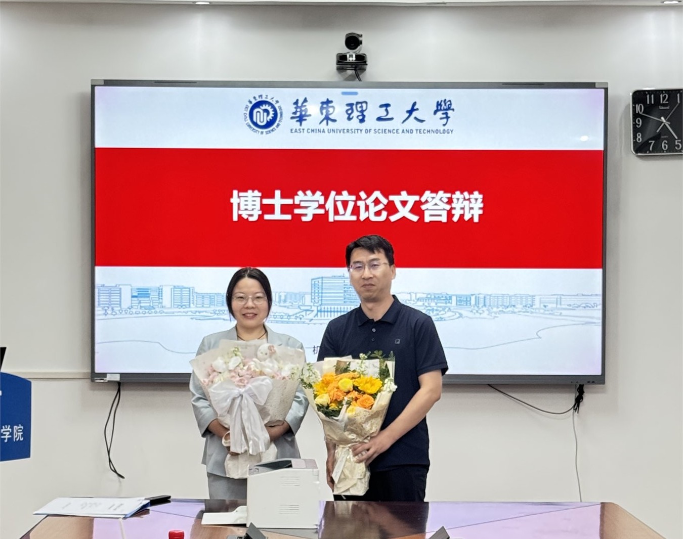 苏婷同学与闫亚宾老师合影
