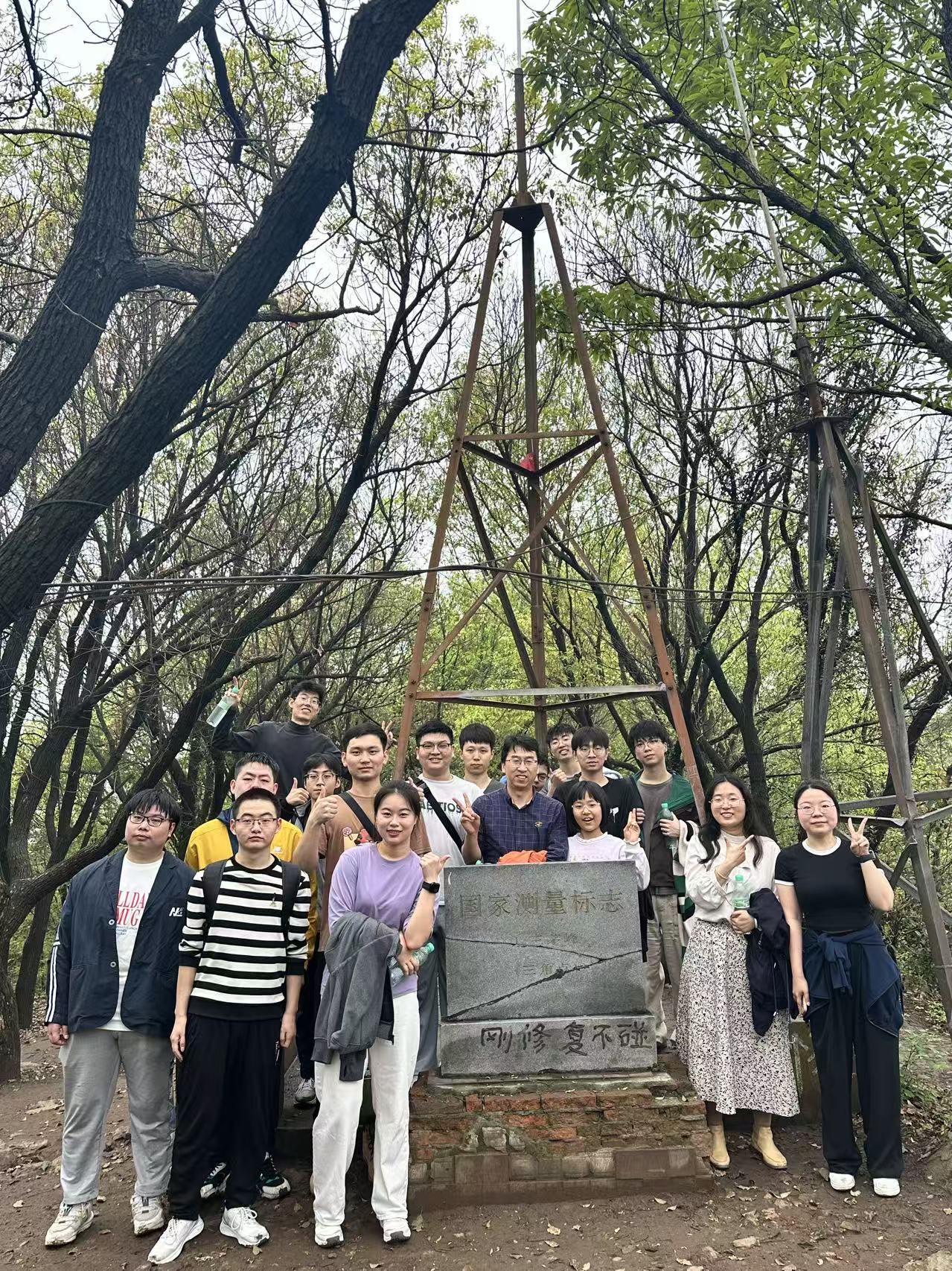 课题组在惠山国家森林公园留影